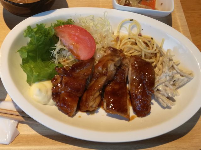 チキンの照り焼き_Casual Kitchen Kakurego カクレゴ