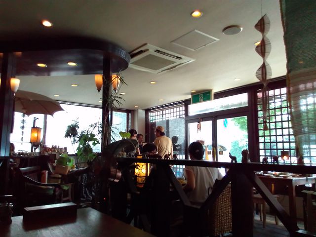 タイ料理屋だからといって、開けっ放しではありません。エアコンきいてます笑_CHANG−NOI