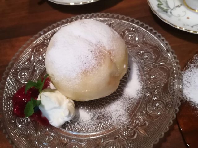 中にケーキが入ってます_百合珈琲