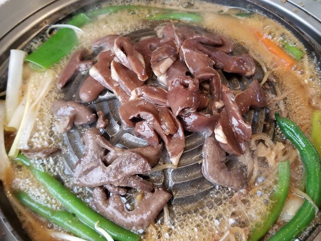 焼き始め!見ててももう既に旨い!!_松尾ジンギスカン 滝川本店