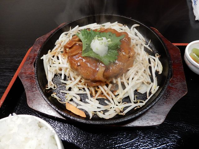 雫石牛のハンバーグ_あねっこ茶屋