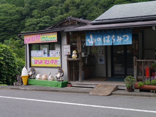 外観_山のはちみつ本店