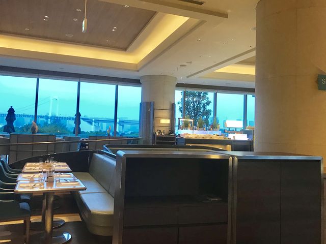 夕方から夜が綺麗_シースケープ テラス・ダイニング