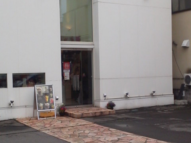店舗入り口_パティスリー ヴェルジェ