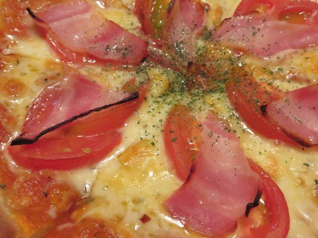 ベーコン・トマトピザ_葡萄屋