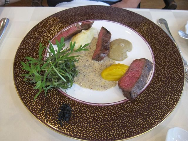 肉料理を選択
マスタードソースでいただきます_ル・ニ・ド・ファコン