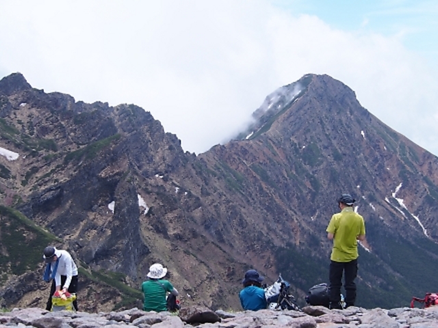 硫黄岳から望む赤岳_赤岳天望荘