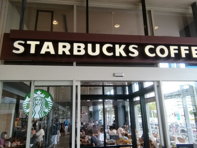 イオンモール北花田の外側からの入り口_スターバックスコーヒー北花田ダイヤモンドシティ・プラウ店