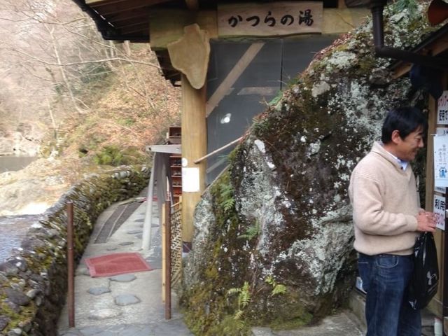 お風呂は大きくはないですが熱めの湯で気持ちが良いです_かつらの湯