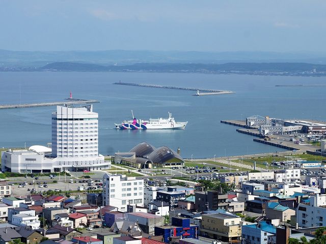 稚内公園から見る稚内港 利尻・礼文行きのカーフェリー_稚内港