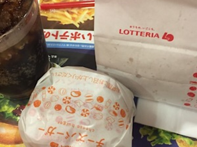 チーズバーガーのセットです。_ロッテリアお茶の水駅前店