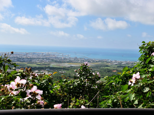 エメラルドの海を見る展望台_バンナ公園