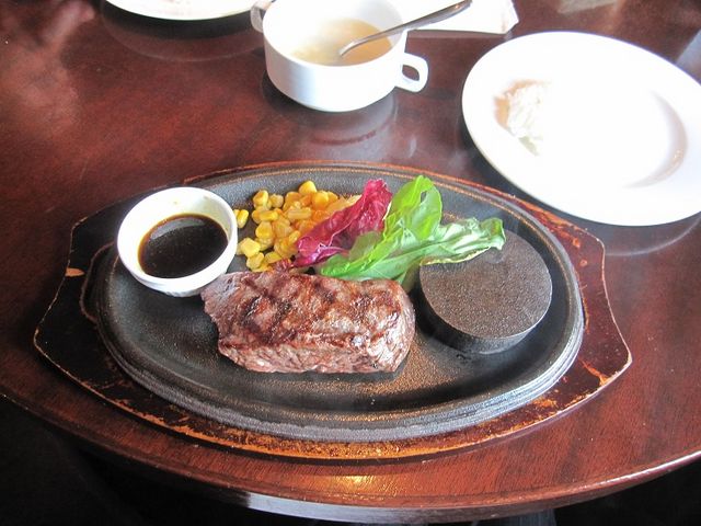 100gの肉_ステーキとハンバーグのお店 バンケット
