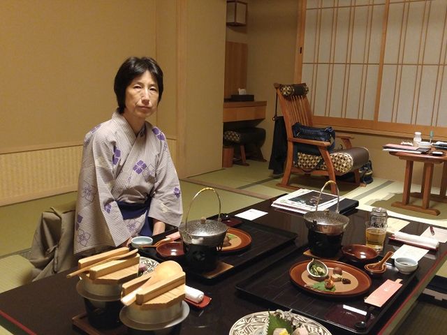 部屋食の食事は丁寧に作られてどれも非常に美味しく、冷酒が進んだ_こんぴら温泉郷 琴平花壇