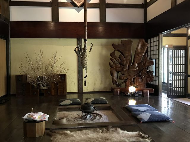 囲炉裏のあるすてきなお部屋です_槍見の湯 槍見館