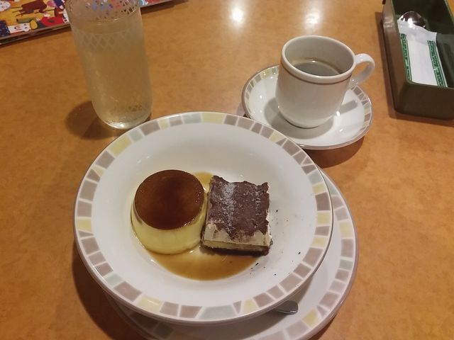 プリンとティラミスの盛り合わせ_サイゼリヤ 新潟紫竹山店