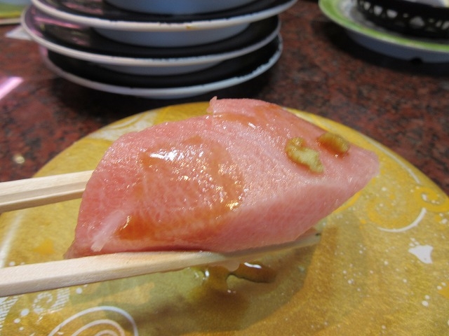 まぐろ大トロが1貫200円_回転すしまるくに 河和田店