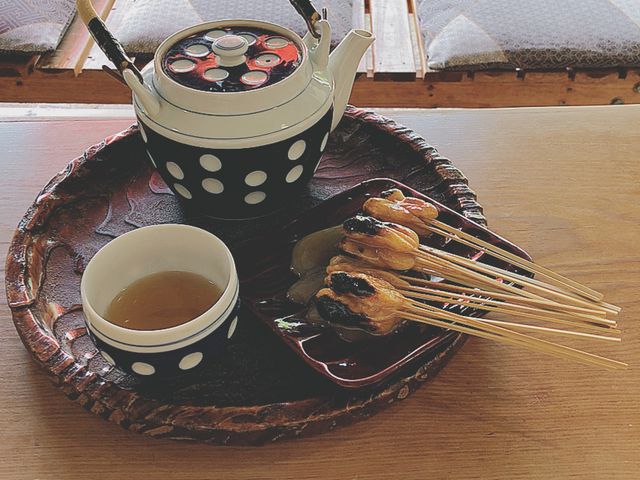 あぶり餅とお茶_一文字屋和輔(一和)