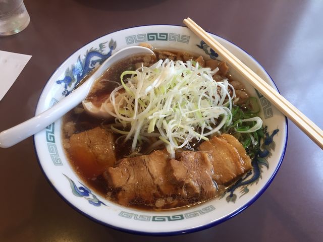 メニューの名前は、はっきり覚えてないが、確か「角煮ラーメン」この店の看板メニュー。_尾道ラーメン壱番館