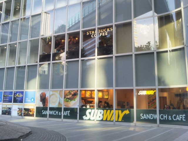 『サブウェイ カレッタ汐留店(SUBWAY)』。_サブウェイ カレッタ汐留店(SUBWAY)
