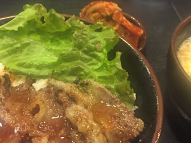 カルビ丼です。_焼肉丼 たどん 秋葉原店