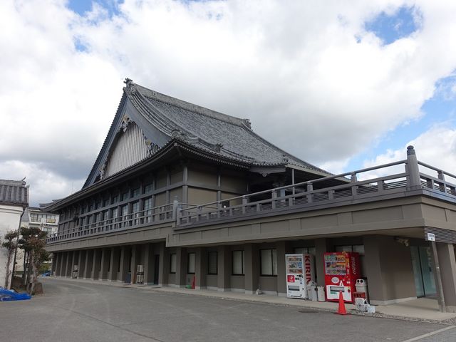 立派な本堂です_本願寺鷺森別院