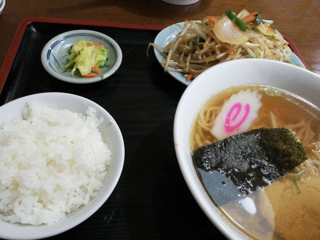 半ラーメン&野菜炒め定食_大関