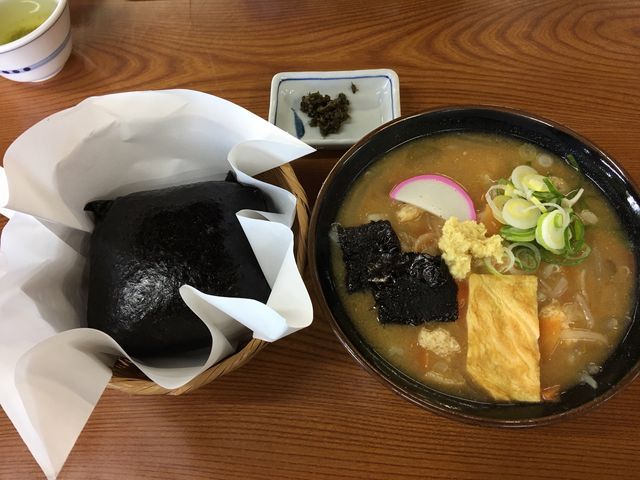 たかなむすび(大)と麦味噌だご汁_山賊旅路