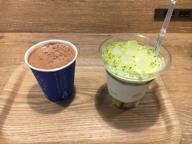 パフェとホットココア_カフェドパニーニ大分空港店