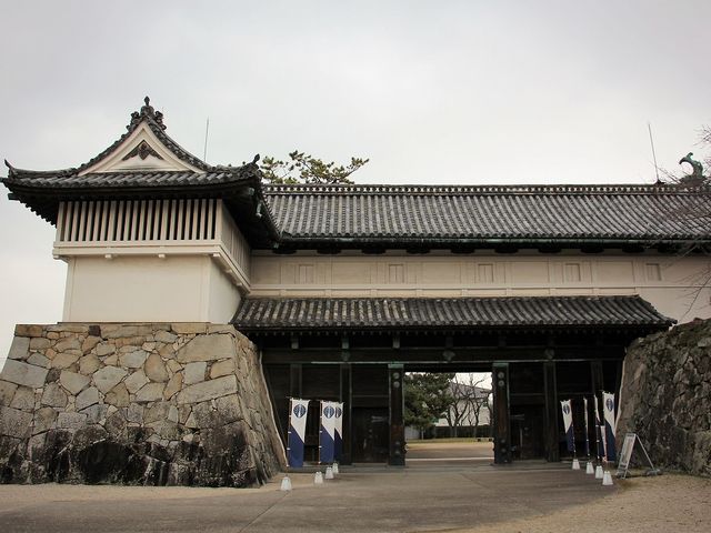 正面から。_佐賀城鯱の門及び続櫓