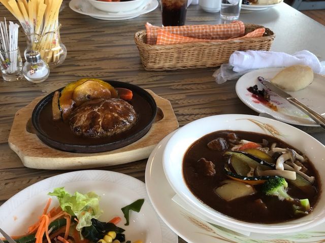 ハンバーグ、シチューともに美味しかった_レストラン諏訪湖