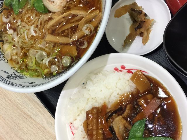 ラーメンとミニ中華丼セット_中華万里・足柄SA下り店