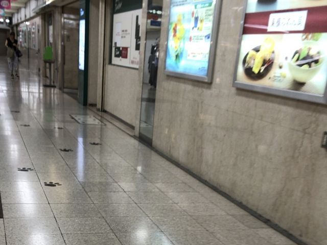 のれん街の中にあります_たねや 渋谷東横のれん街店