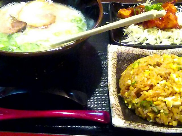 いろいろ食べれてお得_長浜らーめん 国体道路店