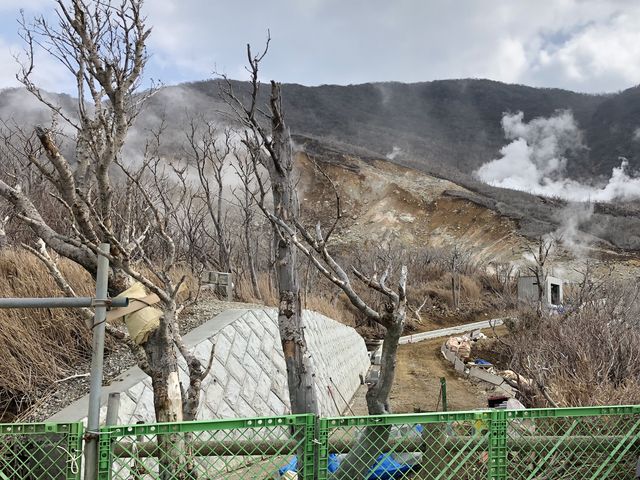 封鎖されています。_大涌谷の石碑