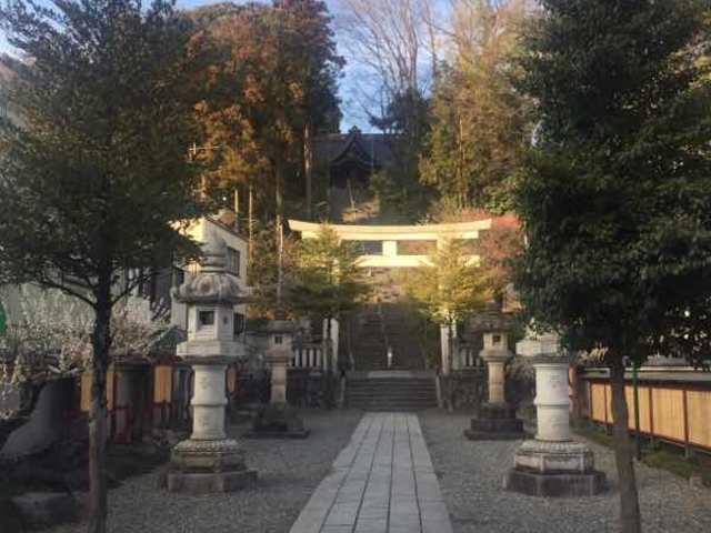 階段の上に本殿です。_住吉神社(東京都青梅市)