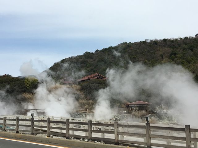 雲仙。日によっては目の前の車道も真っ白になるのです。_雲仙温泉