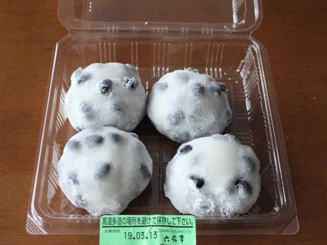 豆大福_六花亭 イオン札幌苗穂店