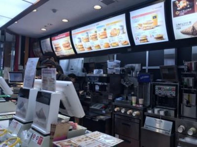 混んでました。_マクドナルド札幌すすきの店
