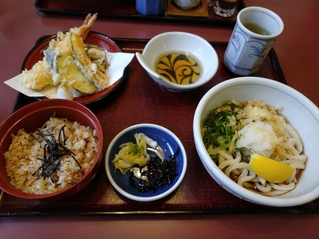 てんぷらの他にも、からあげや、おでんなど選べるのが嬉しい!_大黒屋 本町店