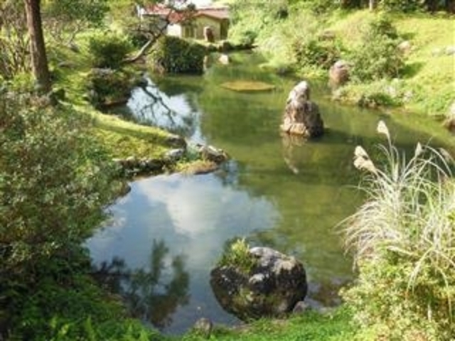 築山から見た「アランガチ庭園?」(アランガチの滝)_アランガチの滝