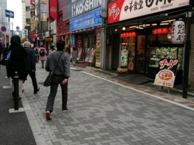 外観_中華そば日高屋神田西口店