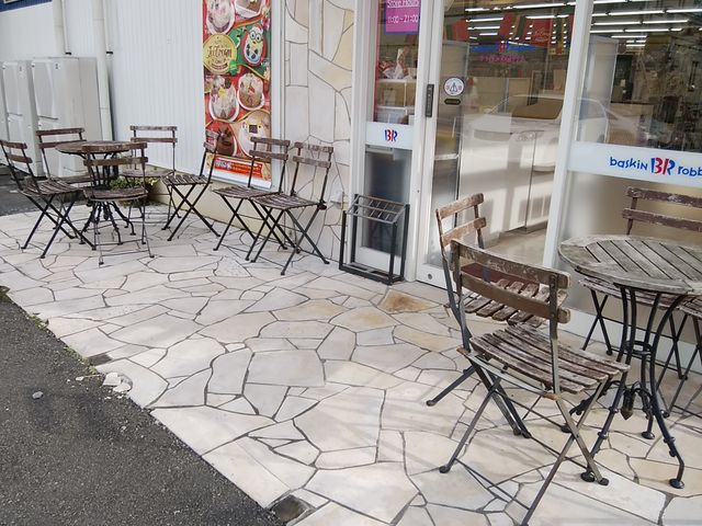 屋外席_サーティワンアイスクリーム静岡竜南店(31 Baskin-Robbins)