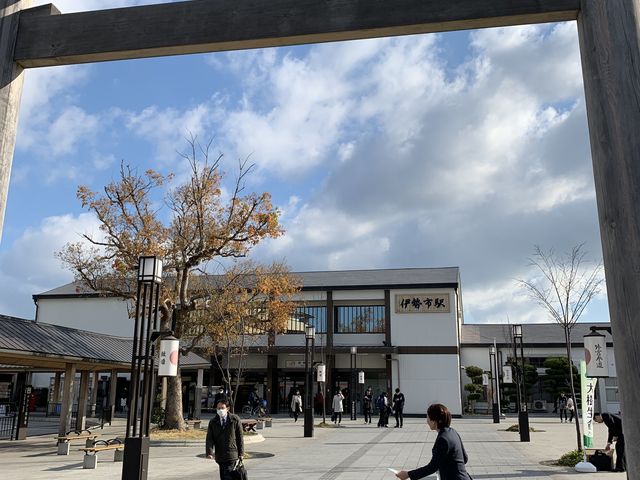 駅前の大鳥居_JR 伊勢市駅