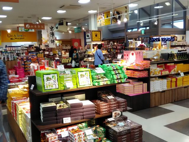 カンパーナあらい内、右奥に景虎物語_景虎物語