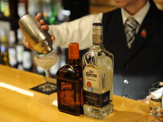 バーテンダー含む全てのスタッフが本物の探偵。_Bar L'UCE