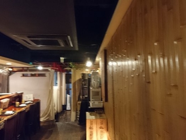 落ち着いた雰囲気の店内
_串揚げダイニング 串音(牛カツ 宮下)