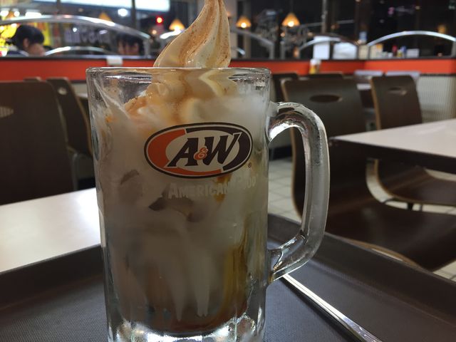 アメリカ文化を感じる。量が多くて味が大雑把^^_A&W 石垣店