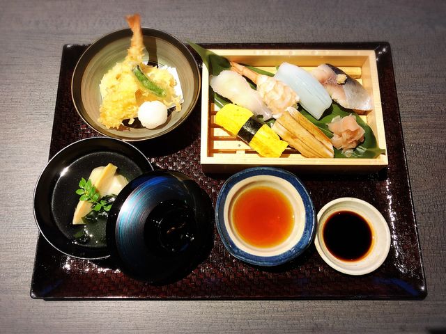 すしランチ1500円
とても新鮮なお魚!!!_和食れんげ
