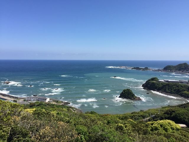 鴨川の青い海と新緑の山を一度に楽しめる場所でした。鴨川に来た際はぜひ一度訪れてみて下さい。_魚見塚展望台